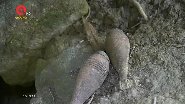 Quảng Trị: Phát hiện nhiều đạn cối trong rừng sâu 