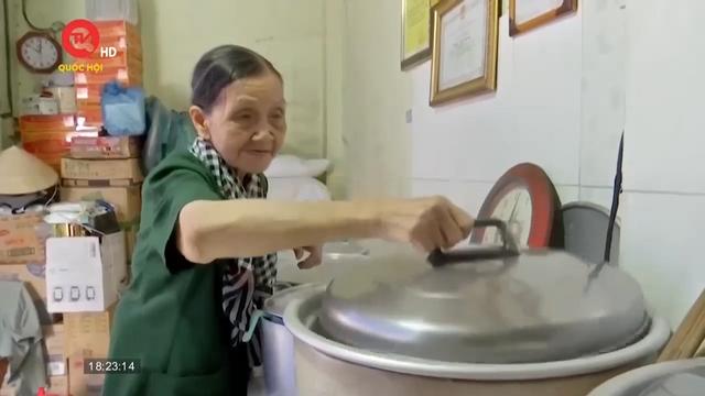 Nữ cựu chiến binh gần 30 năm gắn bó với bếp ăn từ thiện