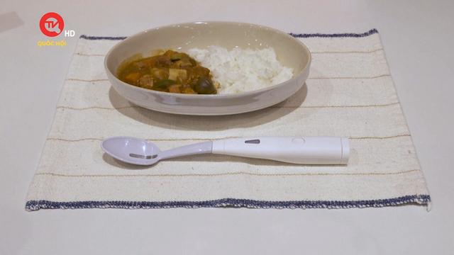 Nhật Bản: Ra mắt thìa ‘muối điện’ giúp tăng vị mặn của thực phẩm
