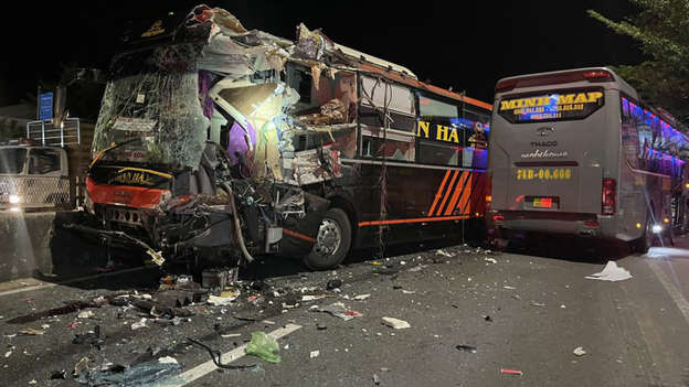 Bình Thuận: Tai nạn liên hoàn giữa 4 xe khách, nhiều người bị thương
