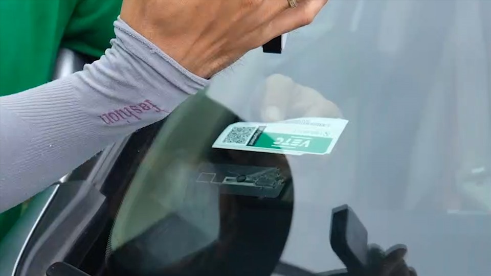 Xử phạt ô tô không dán tem ETC khi qua trạm thu phí
