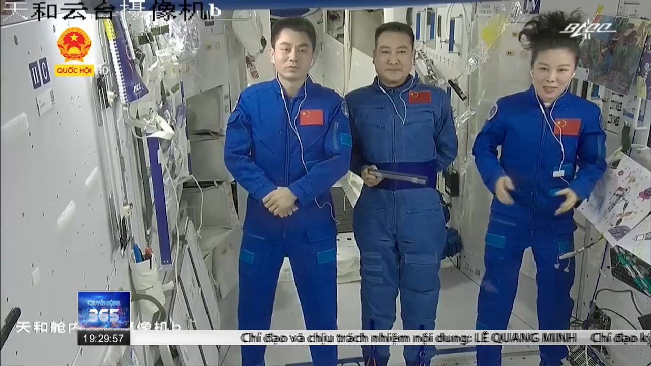 Phi hành gia Trung Quốc giảng bài trực tuyến từ không gian