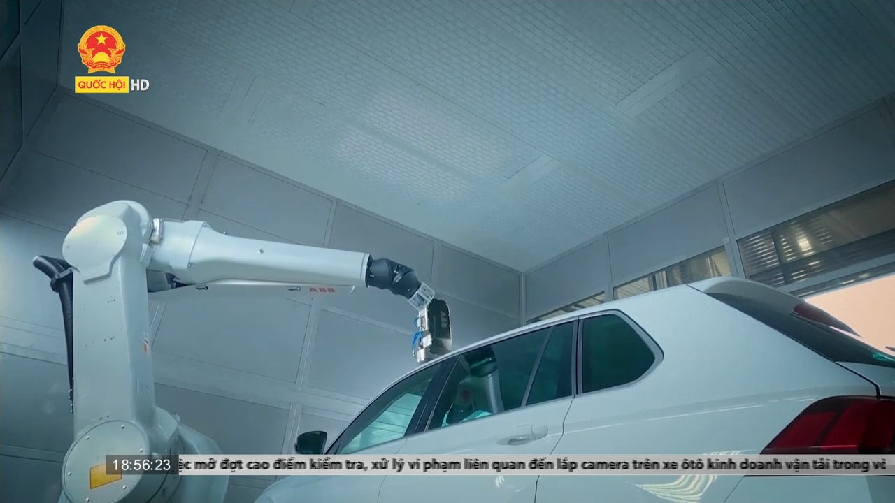 Chủ xe thoải mái lựa chọn màu sơn của riêng mình nhờ công nghệ robot sơn ô tô