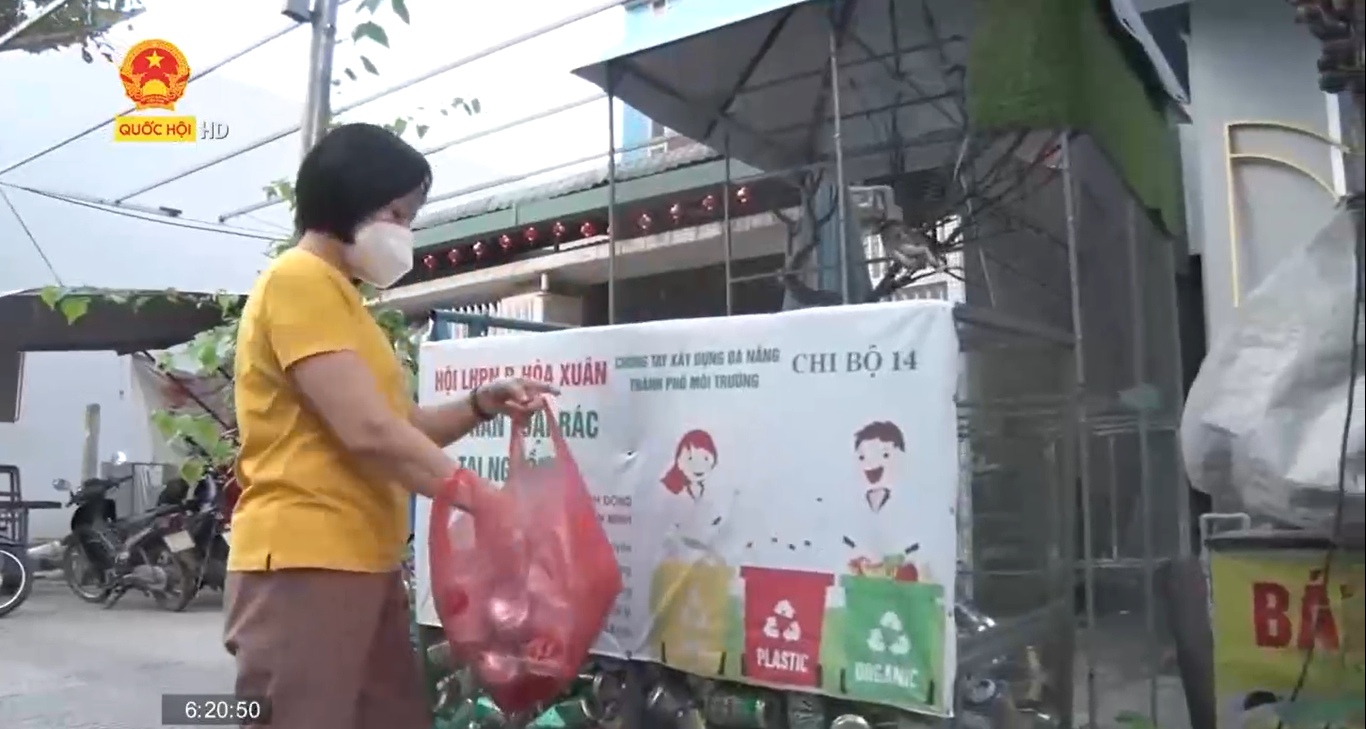 Đà Nẵng: Hội viên phụ nữ thu gom phế liệu góp quỹ giúp người nghèo