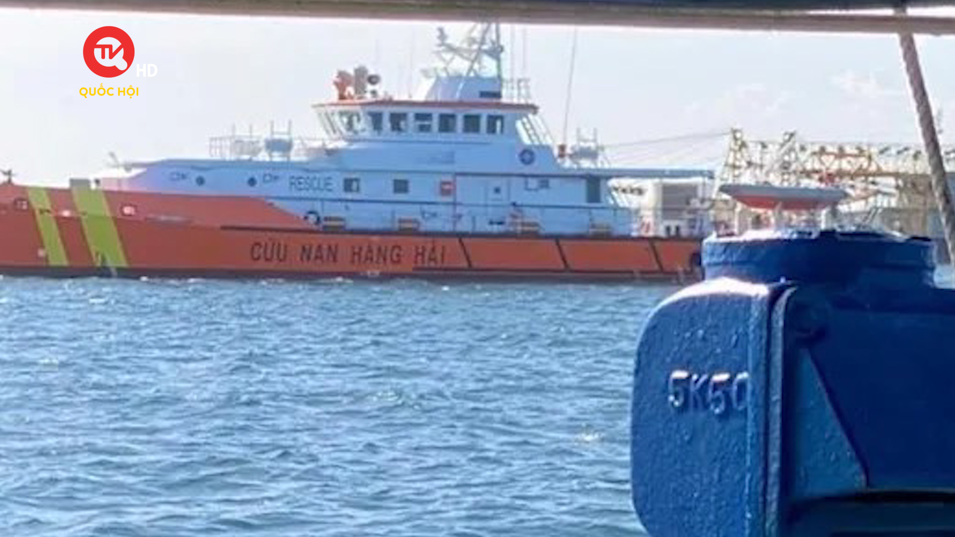 4 thuyền viên trên tàu cá Bình Thuận được cứu sống sau 9 ngày mất liên lạc
