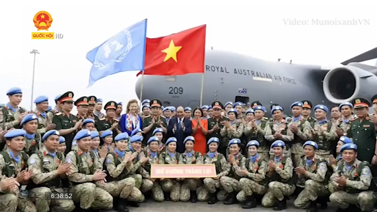 Trên mạng có gì: Xúc động hình ảnh chiến sĩ mũ nồi xanh Việt Nam thực hiện nhiệm vụ tại Châu Phi