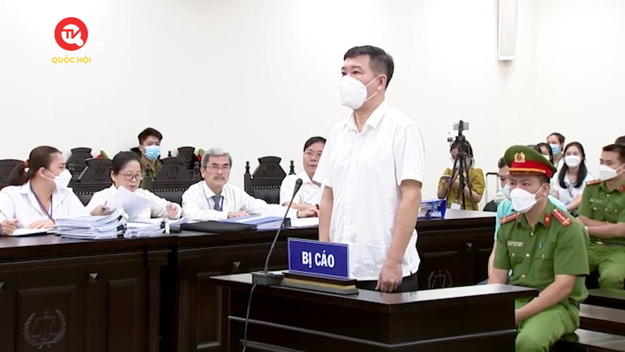 Xét xử cựu đại tá Phùng Anh Lê tội nhận hối lộ