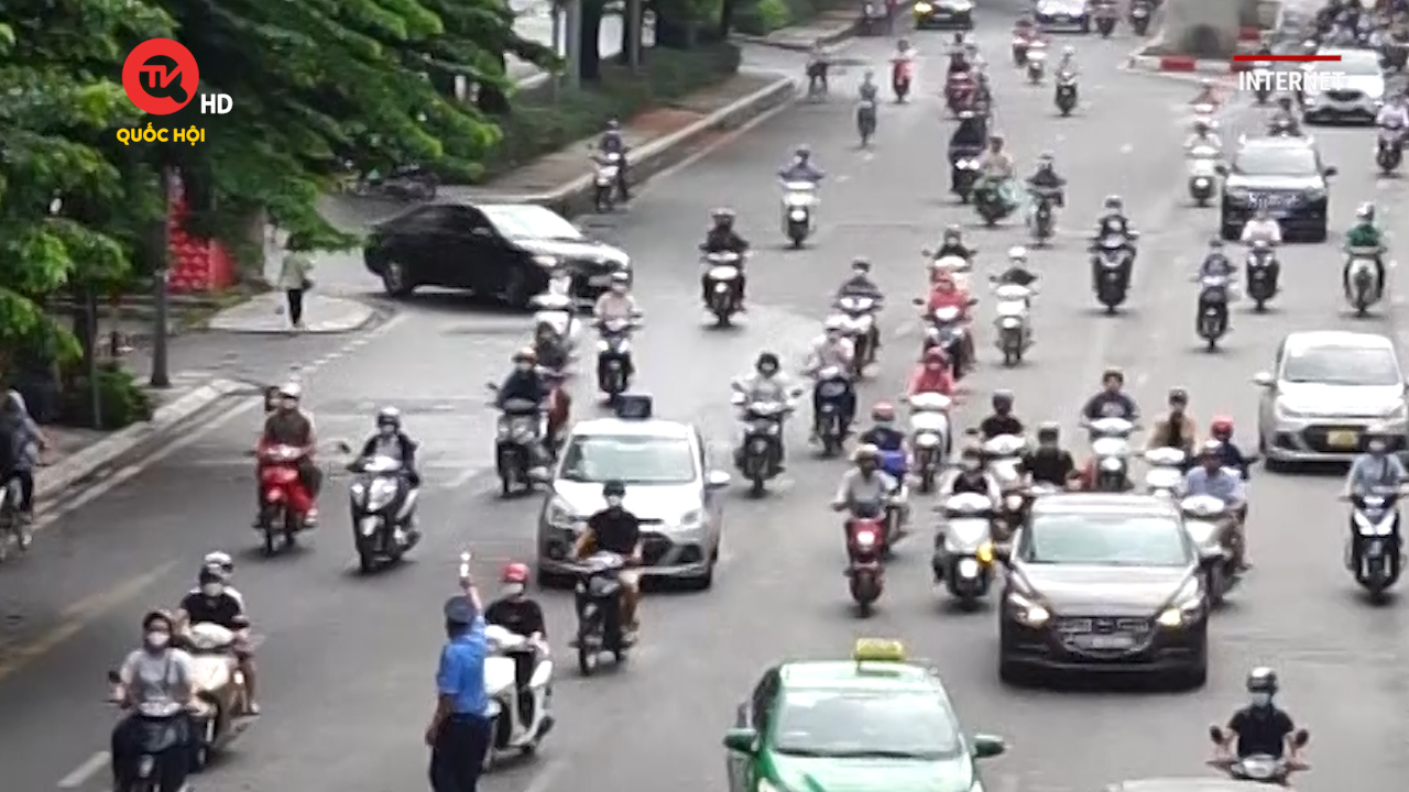 Thí điểm phân làn đường Nguyễn Trãi: Nhiều xe gặp tai nạn đâm dải phân cách