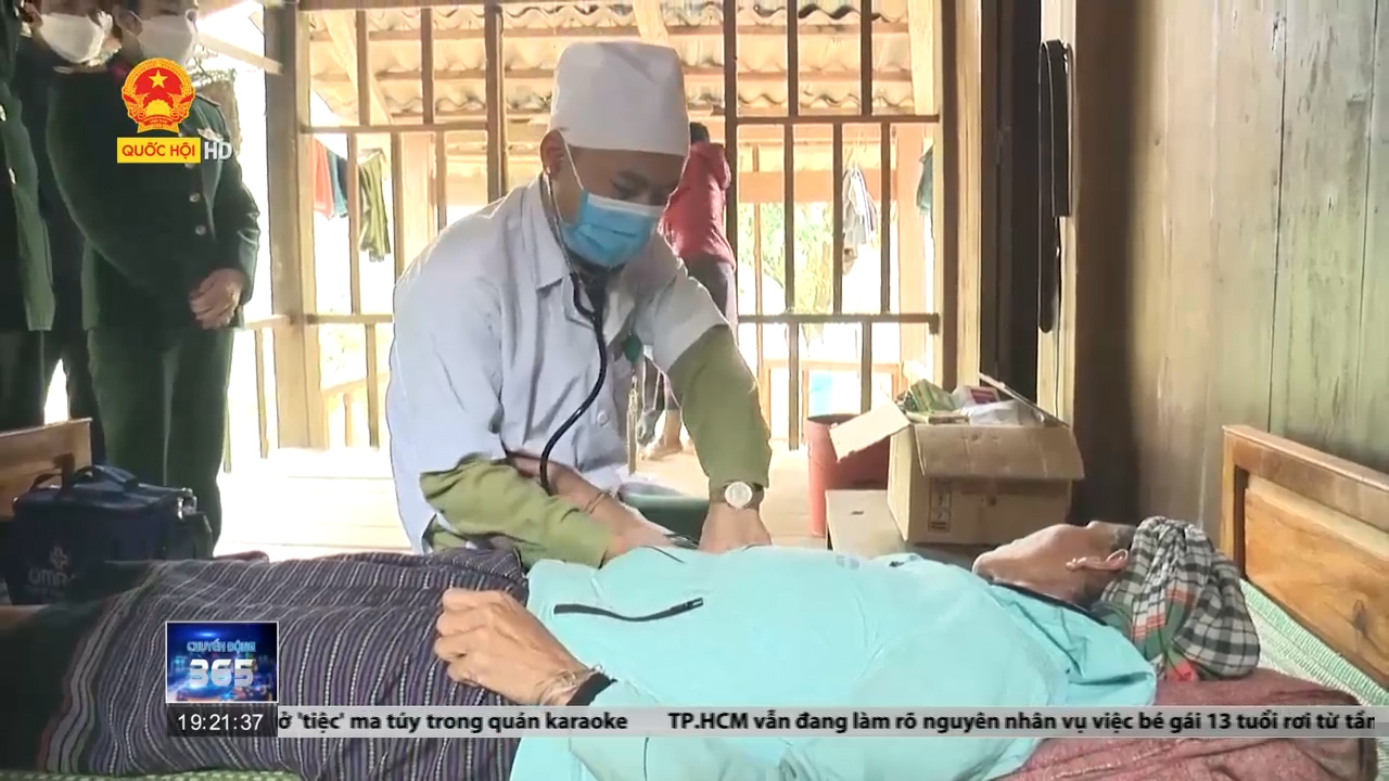 Khám chữa bệnh miễn phí cho đồng bào biên giới Quảng Bình
