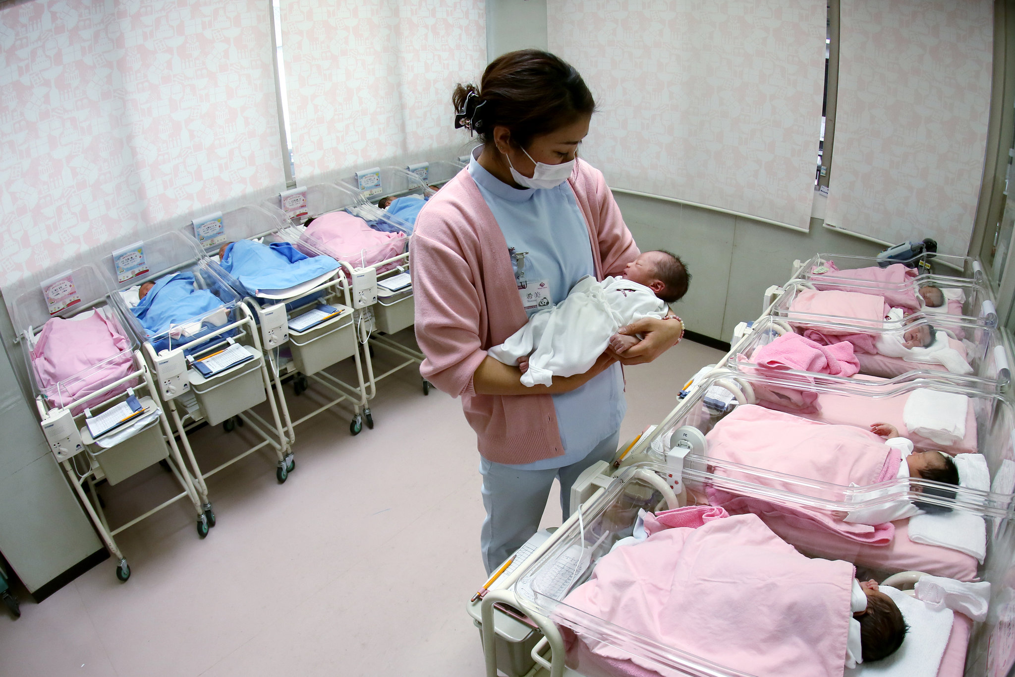 Số trẻ sơ sinh tại Nhật Bản xuống mức thấp nhất trong 22 năm
