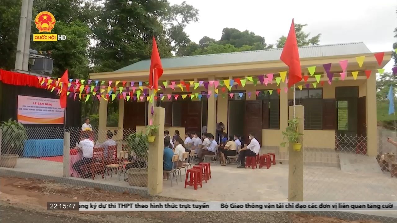 Bàn giao nhà công vụ cho giáo viên miền núi tỉnh Quảng Trị