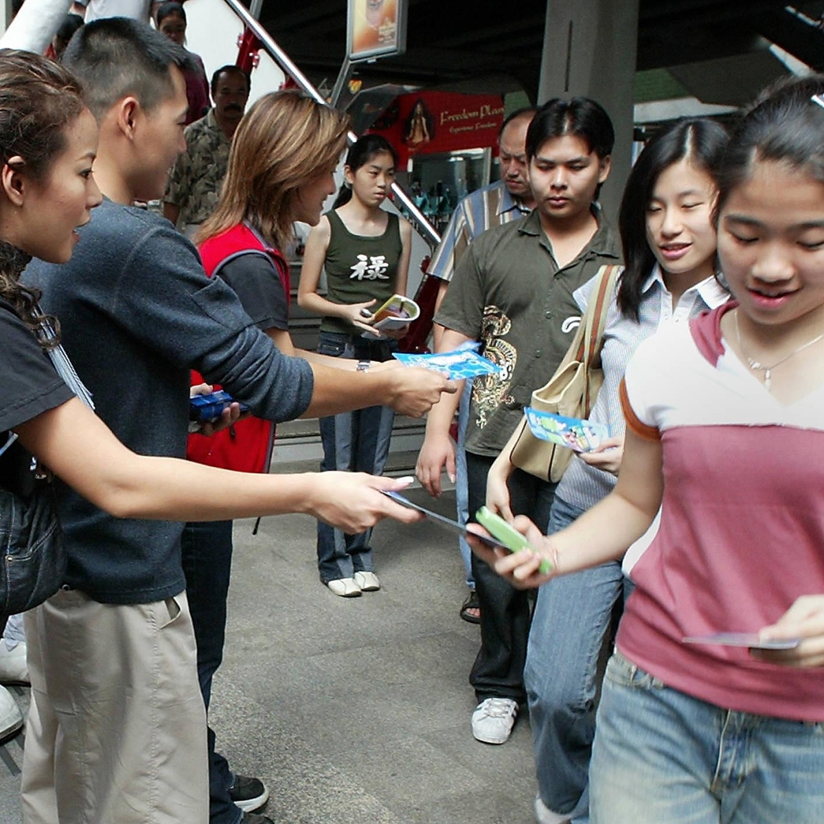 Thái Lan phát miễn phí 95 triệu bao cao su trước ngày Valentine