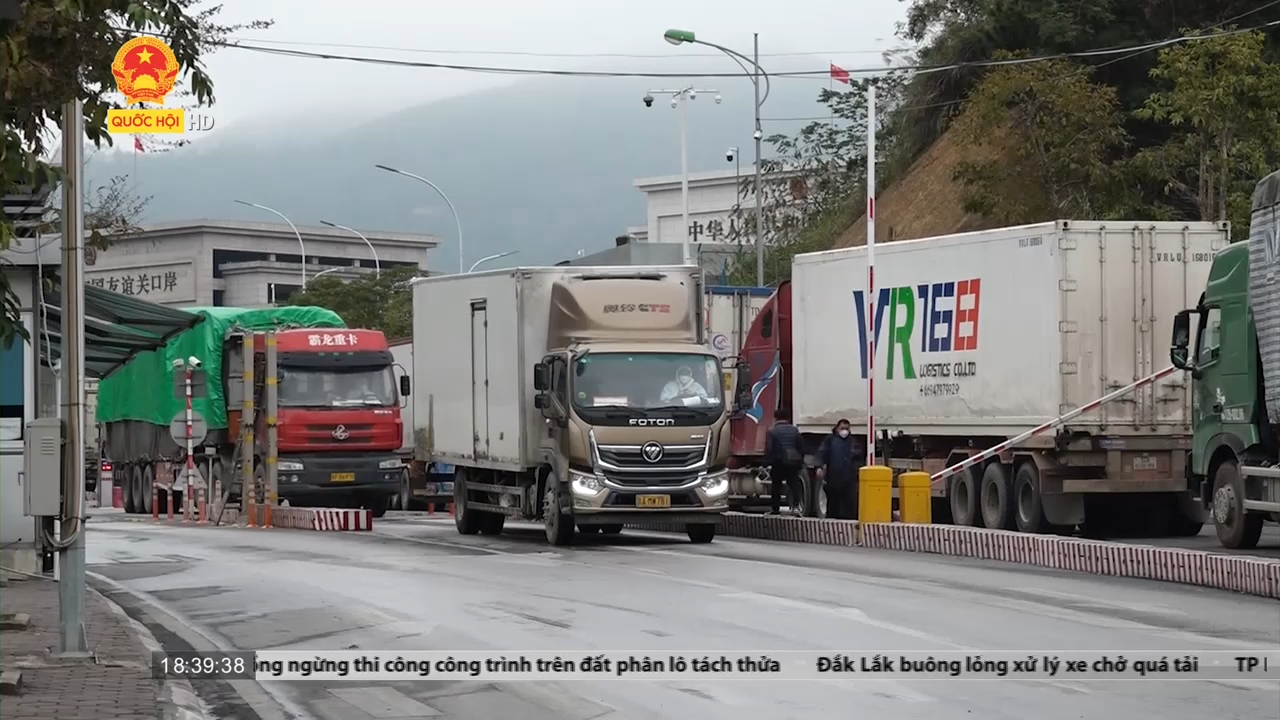 Lạng Sơn: Bán suất cho xe qua cửa khẩu giá 200-300 triệu/xe