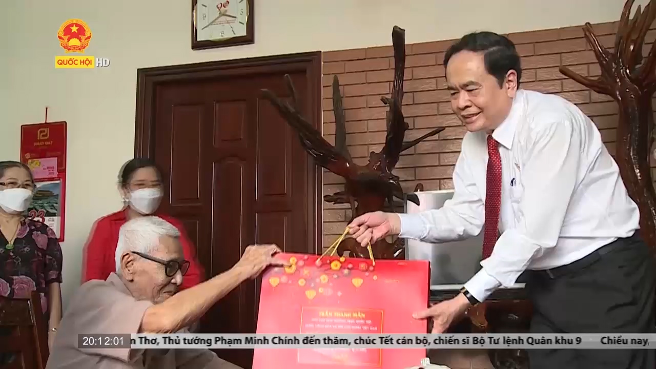 Phó Chủ tịch Thường trực Quốc hội thăm và tặng quà tại tỉnh Kiên Giang