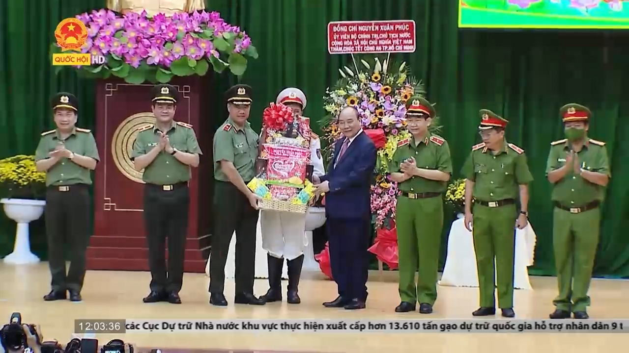 Chủ tịch Nước kiểm tra công tác ứng trực Tết tại công an TP.Hồ Chí Minh: Bảo đảm cho người dân đón Tết an toàn