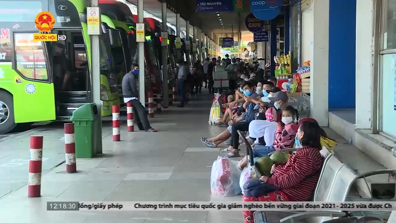 Tp.Hồ Chí Minh: Bến xe miền Đông nhộn nhịp người về quê ăn Tết