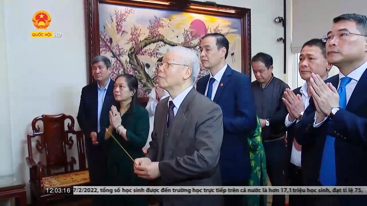 Tổng Bí thư Nguyễn Phú Trọng chúc Tết gia đình các cố Tổng Bí thư