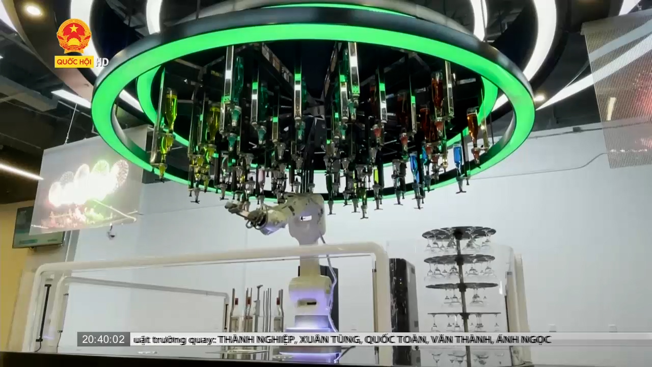 Olympic Bắc Kinh 2022: Robot thay bartender, nhân viên phục vụ