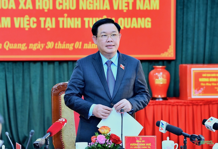 Chủ tịch Quốc hội yêu cầu tỉnh Tuyên Quang rà soát tìm động lực sản xuất mới để phát triển