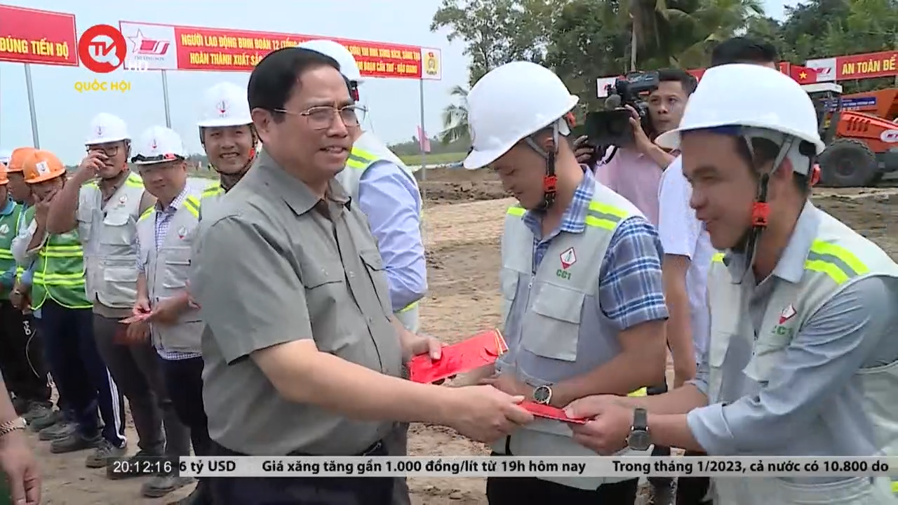 Thủ tướng Phạm Minh Chính thăm chúc tết các hộ dân tái định cư quận Cái Răng, thành phố Cần Thơ
