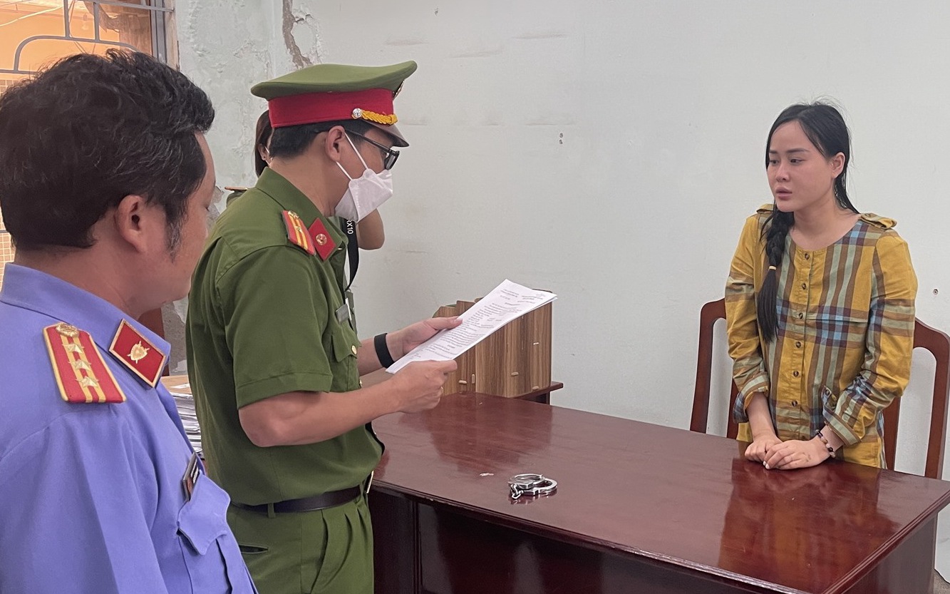 Công an bắt tạm giam "Tina Dương" Ninh Thị Vân Anh
