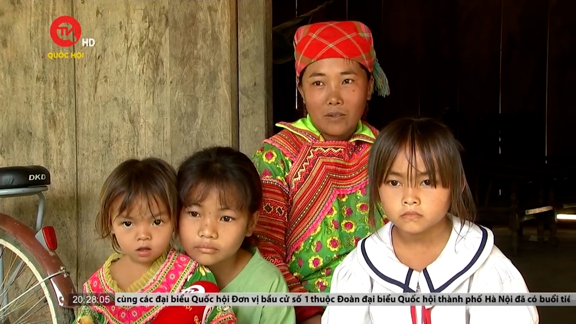 Chuyện đông con của đồng bào Mông: Cộng tác viên dân số "tuyên truyền người ta đẻ ít mà mình lại đông con"
