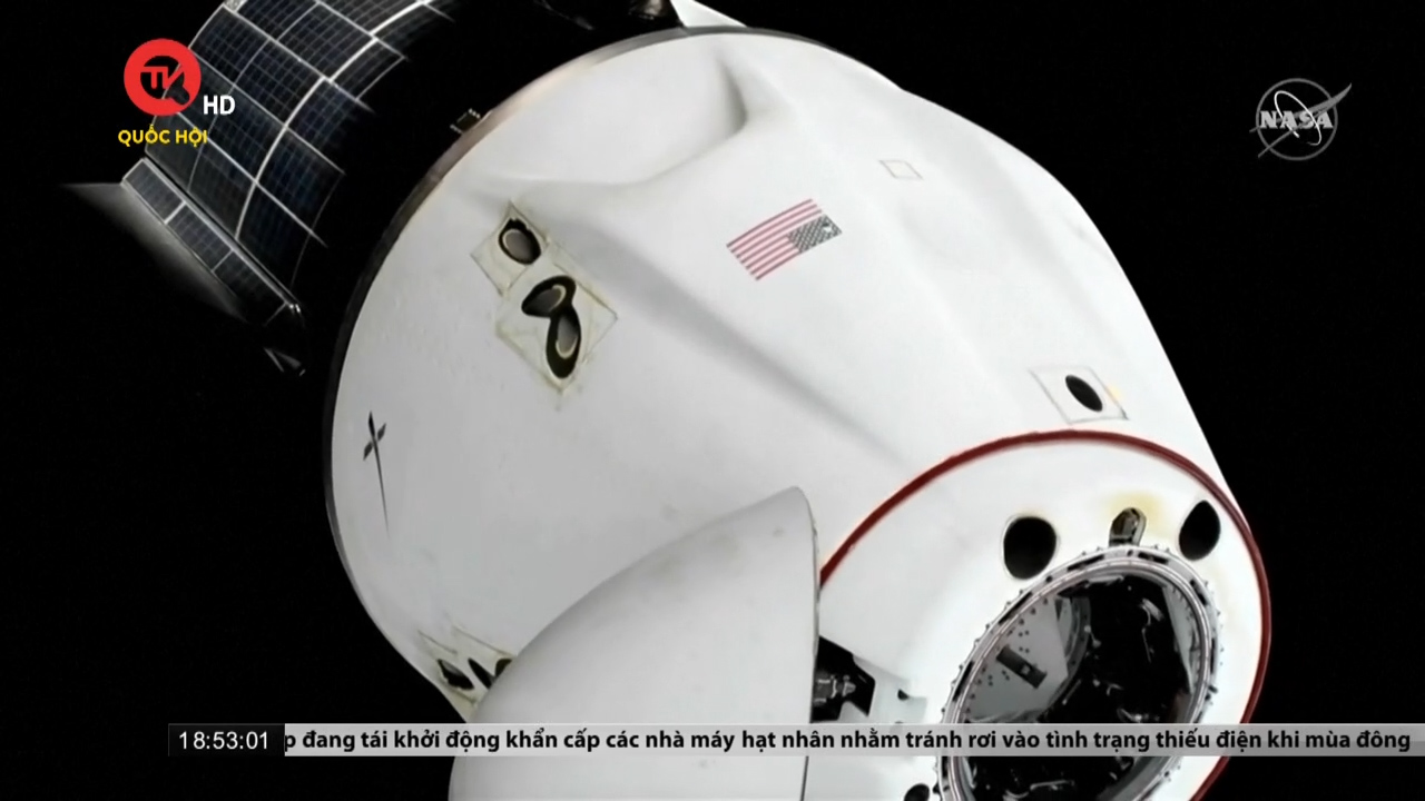 Tàu SpaceX đưa bốn phi hành gia trở về trái đất an toàn