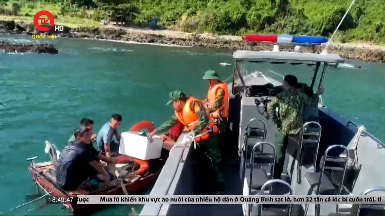 Quảng Ninh: Cứu 3 ngư dân trên tàu bị đắm ở vùng biển Cô Tô