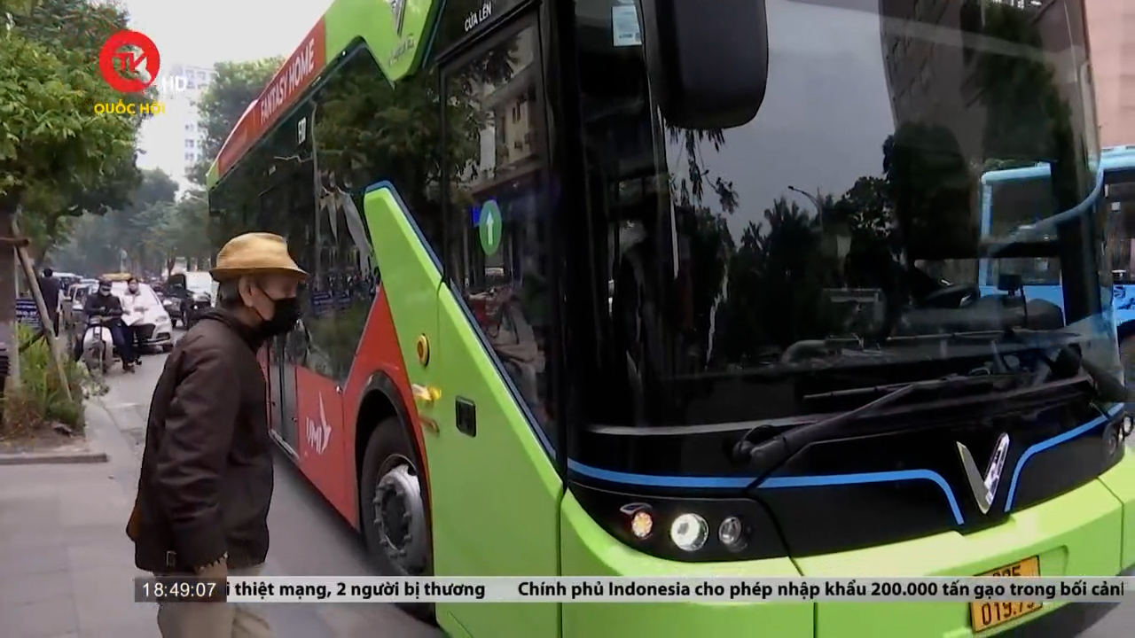 Bus điện hút khách giúp Hà Nội dần hiện thực hóa mục tiêu ''xanh hóa'' giao thông công cộng