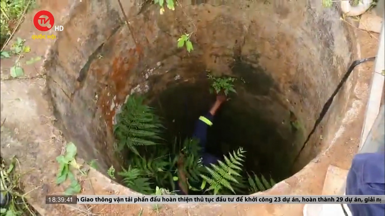 Công an Đắk Lắk cứu người đàn ông bị rơi xuống giếng sâu