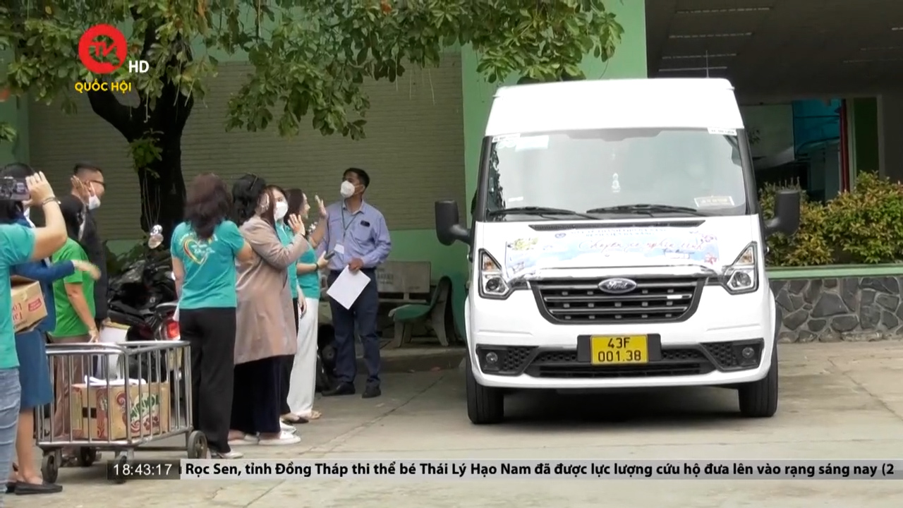 Xúc động chuyến xe nghĩa tình đưa bệnh nhân nghèo Đà Nẵng về quê đón Tết
