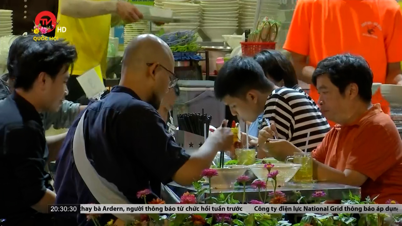 Thành phố Hồ Chí Minh: Quán ăn phục vụ xuyên tết