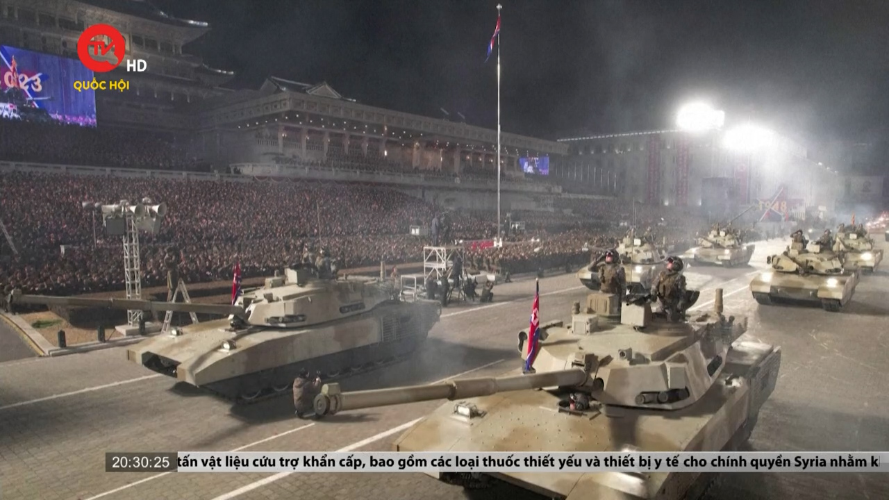 Triều Tiên phô diễn tên lửa trong lễ duyệt binh kỷ niệm thành lập quân đội