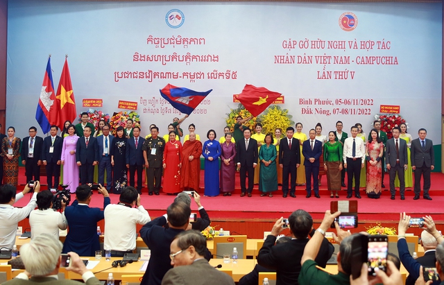 Khai mạc Gặp gỡ hữu nghị và hợp tác Nhân dân Việt Nam - Campuchia