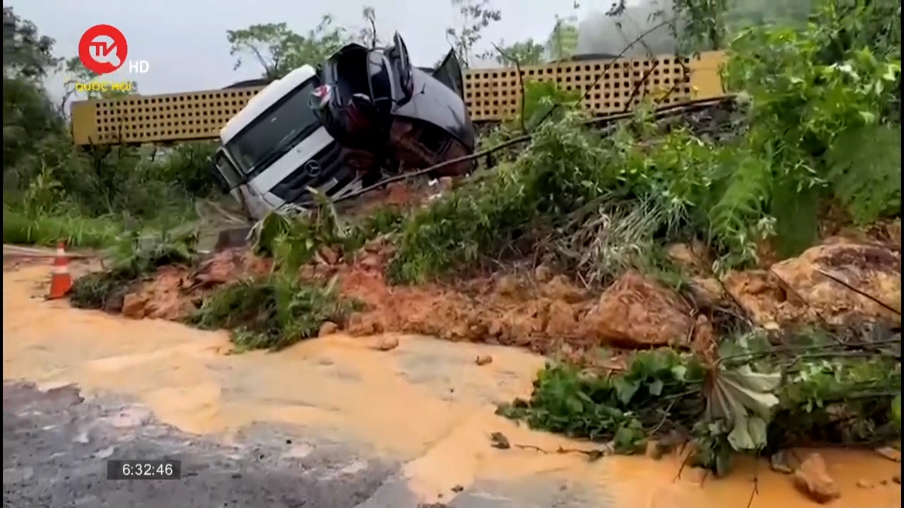 Sạt lở đất tại Brazil, nguy cơ lũ lụt tại Australia
