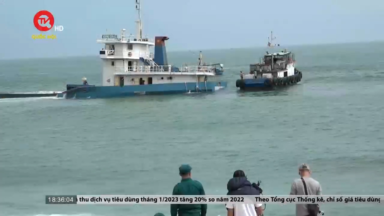 Hút thành công gần 3.500 lít dầu trên tàu gặp nạn ở biển Quảng Ngãi