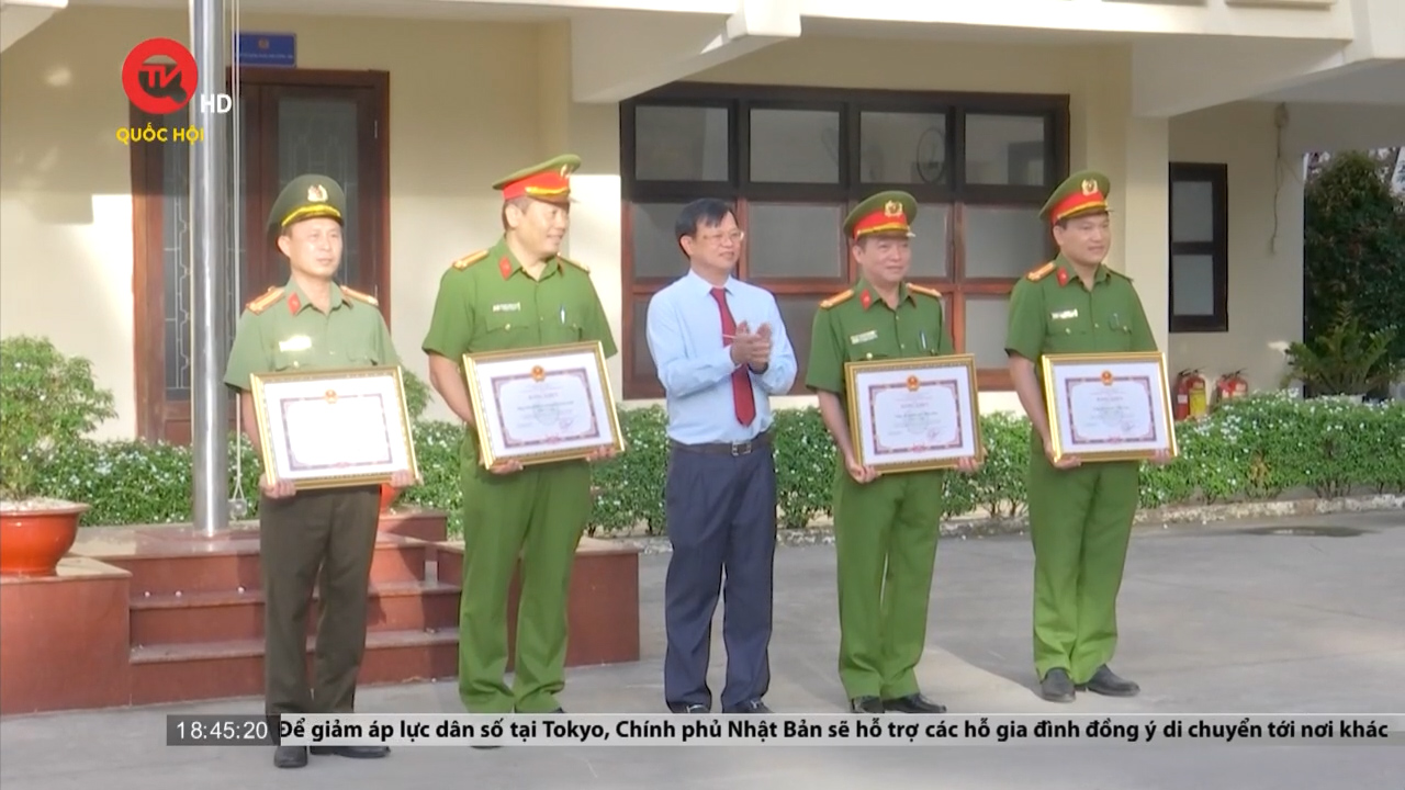 Công an Đồng Nai khen thưởng cho các chiến sĩ phá án vụ cướp ngân hàng ở Vĩnh Cửu