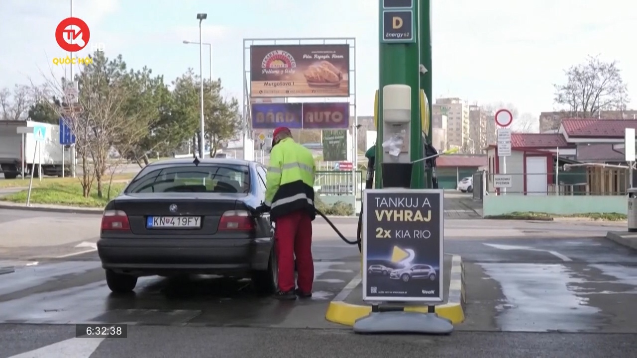 Hungary bỏ giá trần, chi phí nhiên liệu tăng cao