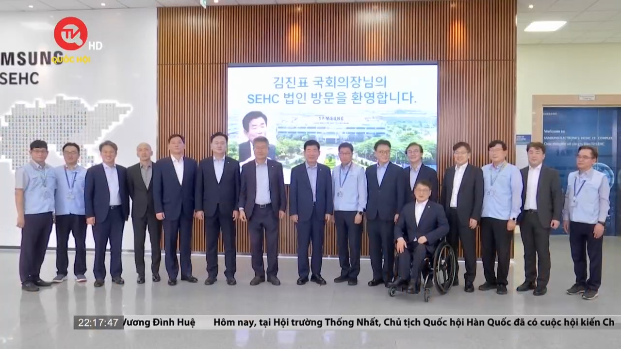 Chủ tịch Quốc hội Hàn Quốc thăm nhà máy Samsung tại TP.HCM