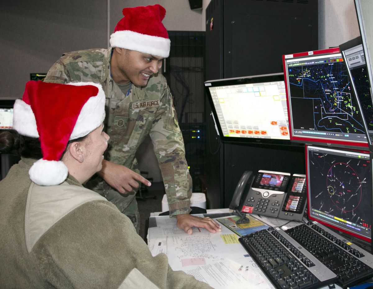 Tại sao quân đội Mỹ phải “giám sát” ông già Noel mỗi dịp Giáng sinh?