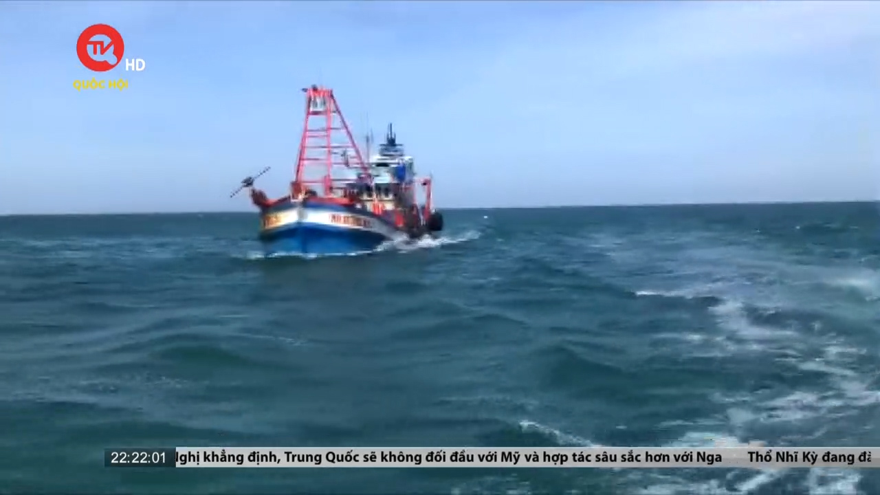 Liên tiếp bắt giữ tàu cá chở xăng dầu lậu trên vùng biển tây nam
