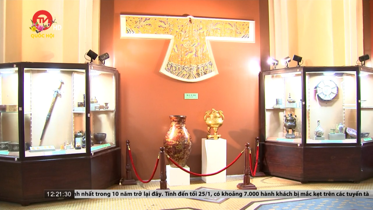 Mục sở thị hơn 200 cổ vật triều Nguyễn tại Thành phố Hồ Chí Minh