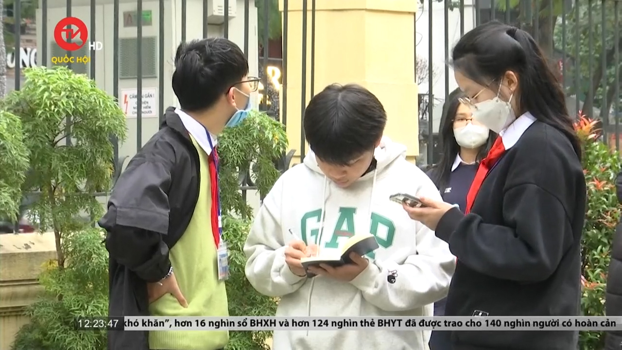 Hà Nội: Học sinh trở lại trường sau Tết Quý Mão