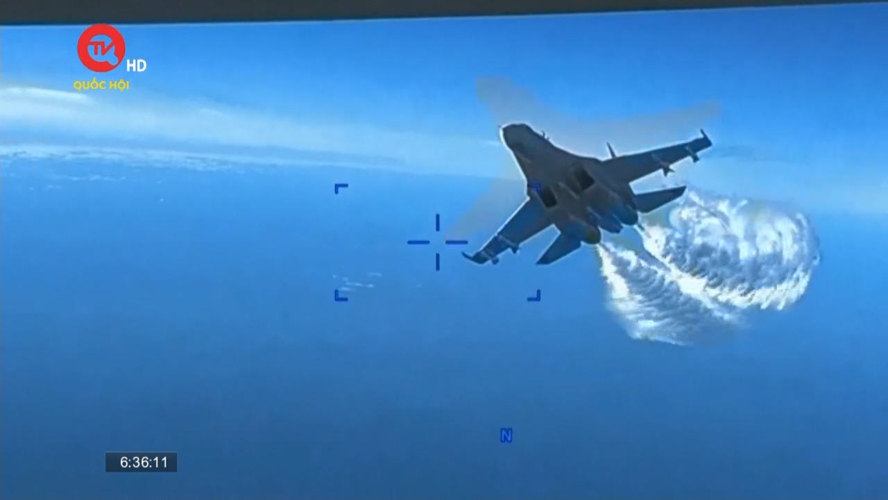 Khoảnh khắc máy bay Nga, Mỹ chạm mặt trên Biển Đen