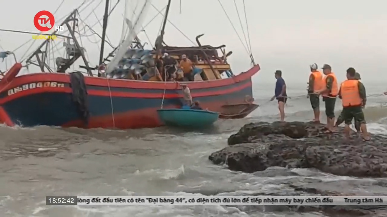 Quảng Trị cứu hộ kịp thời tàu cá cùng 10 thuyền viên gặp nạn trên biển