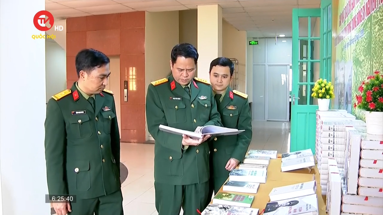 Bộ sách nhìn lại cuộc đời cố Tư lệnh Bộ đội Trường Sơn huyền thoại - Trung tướng Đồng Sỹ Nguyên