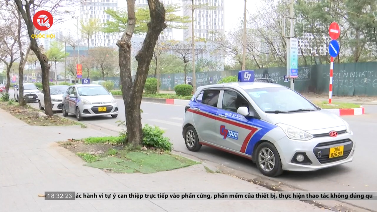Những tình huống bất đắc dĩ của lái xe taxi Hà Nội và đề xuất dỡ bỏ biển cấm