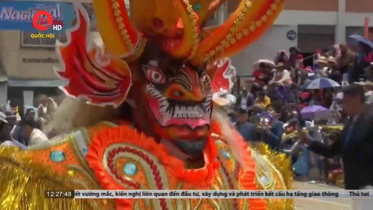 Sôi động lễ hội hóa trang Oruro ở Bolivia
