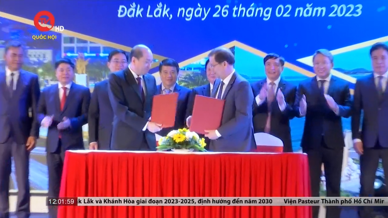 Phó Chủ tịch Quốc hội Nguyễn Khắc Định dự lễ ký kết hợp tác Đắk Lắk - Khánh Hòa