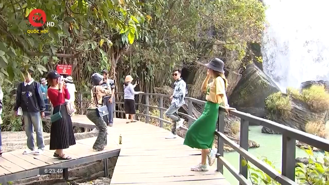 Nhiều điểm đến tại Đắk Lắk thu hút khách du lịch đầu năm